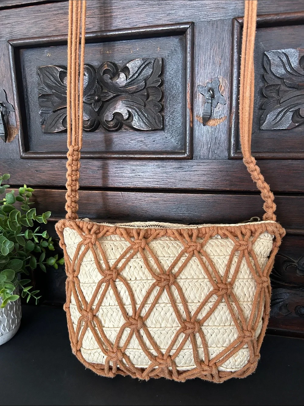 Universal Thread Beige Straw Crossbody with Tan Macramé Overlay
